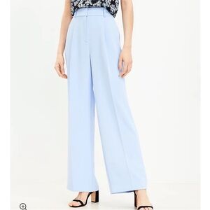 LOFT Peyton Trousers Light Eggshell
Blue Crepe